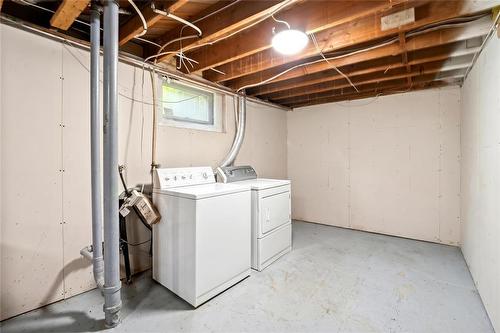 478 Hartford Avenue, Winnipeg, MB - Indoor Photo Showing Laundry Room