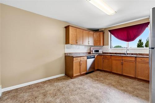 478 Hartford Avenue, Winnipeg, MB - Indoor Photo Showing Kitchen