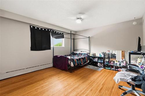 478 Hartford Avenue, Winnipeg, MB - Indoor Photo Showing Bedroom