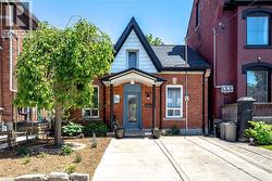 198 EAST Avenue N  Hamilton, ON L8L 5J2