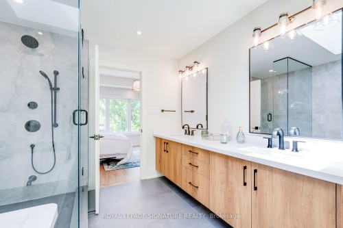 62 Ash Crescent, Toronto, ON 