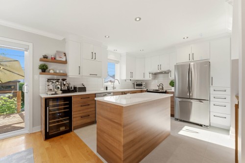 Cuisine - 1626 Rue Charles-Durocher, Chambly, QC - Indoor Photo Showing Kitchen With Upgraded Kitchen