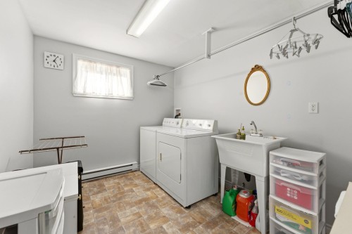 Salle de lavage - 1626 Rue Charles-Durocher, Chambly, QC - Indoor Photo Showing Laundry Room