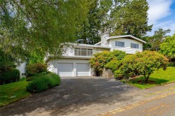 3508 Plymouth Rd Oak Bay, BC V8P 4X4