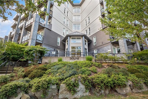 #410-924 Esquimalt Rd  Esquimalt, BC V9A 3M8