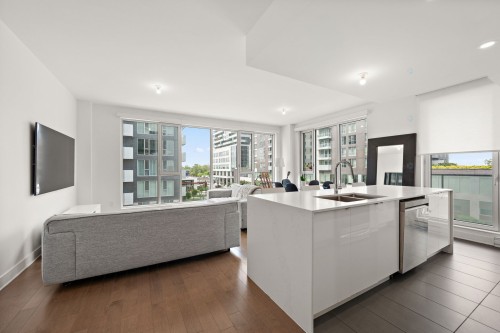 Salon - 416-5175 Rue Mackenzie, Montréal (Côte-Des-Neiges/Notre-Dame-De-Grâce), QC 