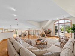 Mezzanine - 