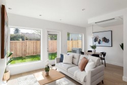 #3-2118 Pentland Rd Oak Bay, BC V8S 2W4