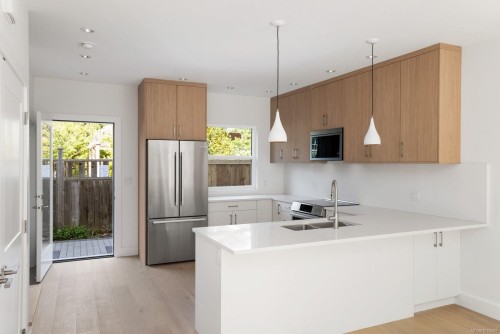 #3-2118 Pentland Rd, Oak Bay, BC 