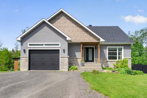 121 Rue Dion  East Farnham, QC J2K 0K3