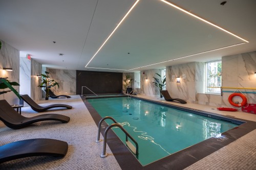 Piscine - 1516-1800 Boul. René-Lévesque O., Montréal (Ville-Marie), QC - Indoor Photo Showing Other Room With In Ground Pool