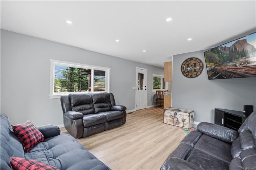 3840 Melrose Rd, Whiskey Creek, BC 