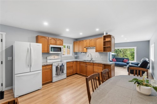 3840 Melrose Rd, Whiskey Creek, BC 