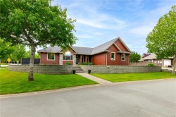 301 Virginia Pl Campbell River, BC V9W 8H5