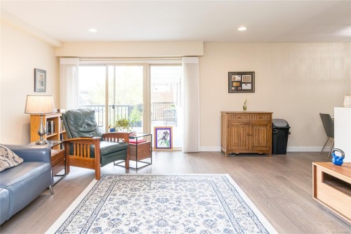 #110-1680 Poplar Ave, Saanich, BC 