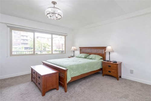 #110-1680 Poplar Ave, Saanich, BC 