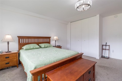 #110-1680 Poplar Ave, Saanich, BC 