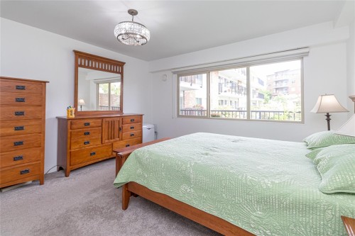 #110-1680 Poplar Ave, Saanich, BC 