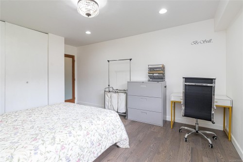 #110-1680 Poplar Ave, Saanich, BC 