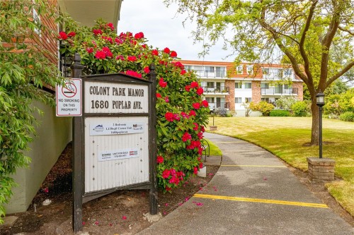 #110-1680 Poplar Ave, Saanich, BC 