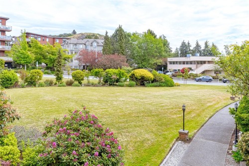#110-1680 Poplar Ave, Saanich, BC 