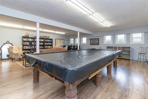 #110-1680 Poplar Ave, Saanich, BC 