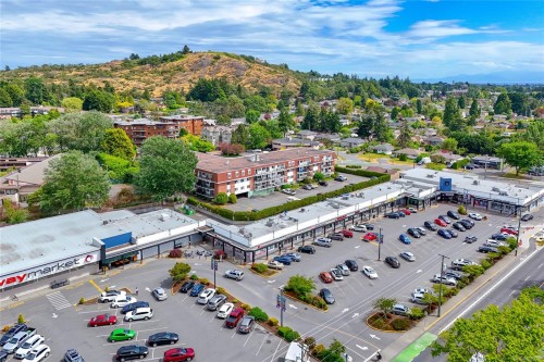 #110-1680 Poplar Ave, Saanich, BC 