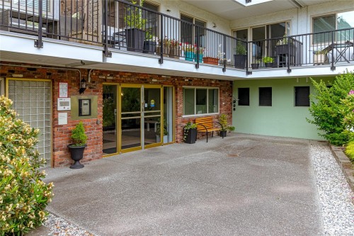 #110-1680 Poplar Ave, Saanich, BC 