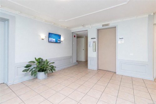 #110-1680 Poplar Ave, Saanich, BC 