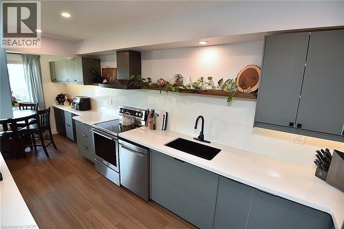 2499 Whittaker Drive, Burlington, ON - Indoor Photo Showing Kitchen
