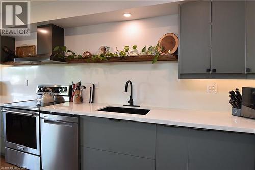 2499 Whittaker Drive, Burlington, ON - Indoor Photo Showing Kitchen With Upgraded Kitchen