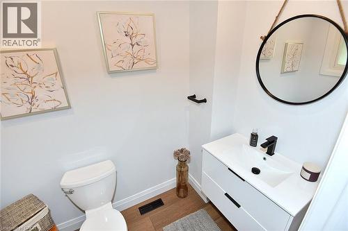 2499 Whittaker Drive, Burlington, ON - Indoor Photo Showing Bathroom