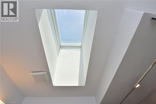 2499 Whittaker Drive, Burlington, ON - Indoor Photo Showing Other Room