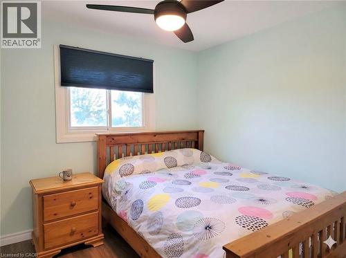 2499 Whittaker Drive, Burlington, ON - Indoor Photo Showing Bedroom