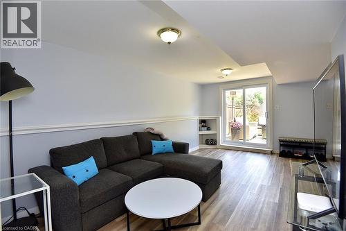 2499 Whittaker Drive, Burlington, ON - Indoor Photo Showing Living Room