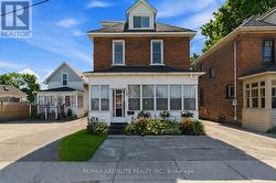 19 LEEDS STREET  Smiths Falls, ON K7A 2M6