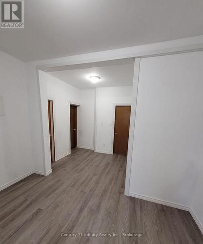 B - 555 RITSON ROAD S , Oshawa (Central), Ontario L1H 5K6 2