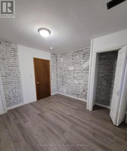 B - 555 RITSON ROAD S , Oshawa (Central), Ontario L1H 5K6 3
