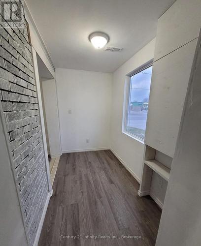 B - 555 RITSON ROAD S , Oshawa (Central), Ontario L1H 5K6 5