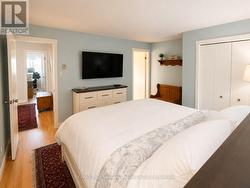 PRIMARY BEDROOM - 