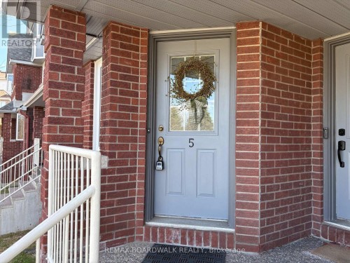 5 Briston Private, Ottawa, ON 