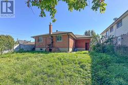 530 DEAN AVENUE  Oshawa, ON L1H 3E5