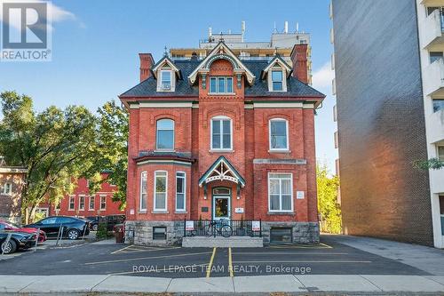 260 Somerset Street W, Ottawa, ON 