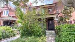8 BURNFIELD AVENUE Toronto, ON M6G 1Y5