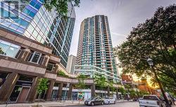 2200 - 38 ELM STREET Toronto, ON M5G 2K5