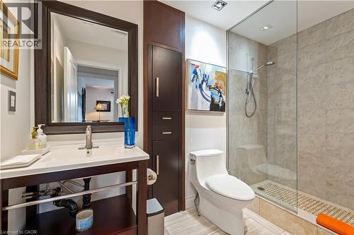 493 Ridge Road E, Grimsby, ON - Indoor Photo Showing Bathroom