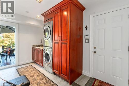 493 Ridge Road E, Grimsby, ON - Indoor Photo Showing Laundry Room