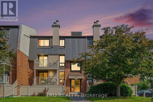 8 - 22 SWEETBRIAR CIRCLE  Ottawa, ON K2J 2K4
