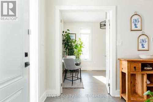 By the front entrance is a main floor bonus room. - 1 Princeton Common Street, St. Catharines (Lakeport), ON 
