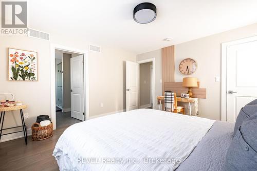 The room is very spacious! - 1 Princeton Common Street, St. Catharines (Lakeport), ON 
